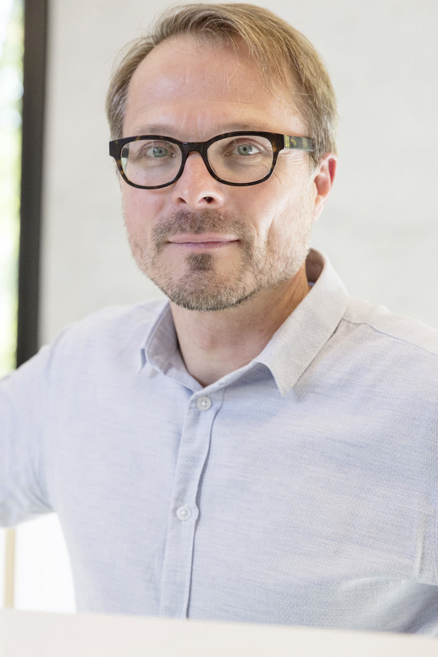 CEO-Portrait in Berlin, natürliches Licht